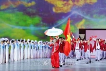 El mejor nadador de Vietnam, Nguyen Huy Hoang, es elegido por muchas veces para sostener la bandera nacional vietnamita en la ceremonia de apertura de los SEA Games. (Fuente: VNA)