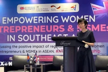La jefa de la Misión Permanente de Vietnam ante la Asean, embajadora Ton Thi Ngoc Huong, habla en el evento. (Fuente: VNA) 