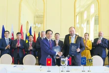 Acto de firma de documentos de cooperación. 