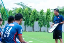 El equipo olímpico de fútbol de Vietnam, bajo la dirección del entrenador Hoang Anh Tuan, se prepara para ASIAD 19 (Foto: VNA)