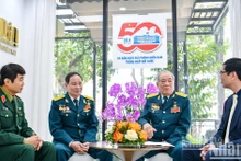 Periódico Nhan Dan celebra encuentro a pilotos del Equipo de Quyet Thang
