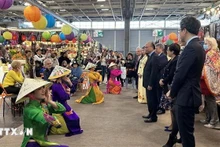 Un espectáculo de Vietnam en la feria de París (Foto: VNA)