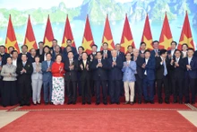 Premier vietnamita pide una mayor contribución de las empresas al desarrollo nacional.