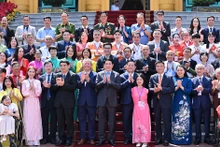 [Foto] Presidente de Vietnam se reúne con 100 personas ejemplares destacadas en el programa “Acciones Bondadosas”