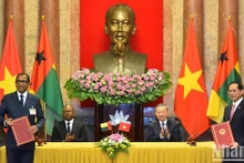 [Foto] Acto de firma de acuerdos de cooperación entre Vietnam y Guinea-Bissau
