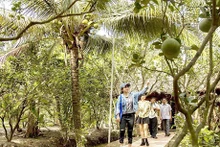 Turistas en provincia de Ben Tre (Foto: VNA) 