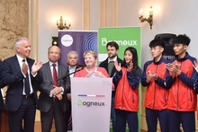 Alcaldesa de Bagneux recibe a atletas vietnamitas de taekwondo (Fuente:VNA)
