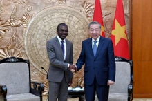 [Foto] Máximo líder partidista de Vietnam recibe al director de Centro de Patrimonio Mundial de Unesco