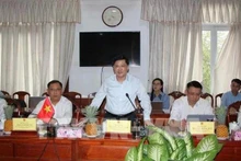 El vicesecretario del Comité del Partido de la provincia vietnamita de Hau Giang, Nguyen Tuan Anh, interviene en la reunión (Foto: VNA) 