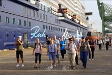 Los visitantes internacionales llegan al puerto SP-PSA en la ciudad de Phu My, provincia de Ba Ria-Vung Tau. (Fuente: VNA)