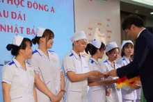 Los estudiantes vietnamitas que reciben becas de Aijinkai. 