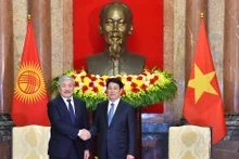 [Foto] Presidente de Vietnam recibe al premier de Kirguistán