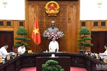 [Foto] Premier vietnamita exige a acelerar construcción de línea eléctrica de 500kV