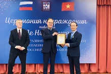 Confiere Rusia insignia “Por la amistad y la cooperación” a exfuncionario vietnamita.