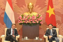 Presidente de la Asamblea Nacional de Vietnam recibe al premier de Luxemburgo