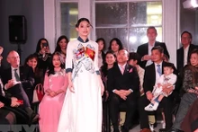 El Ao Dai creado por la diseñadora Lan Huong (Fuente: VNA)