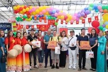 Se realizaron muchas actuaciones culturales y artísticas para rendir homenaje a las contribuciones de los trabajadores extranjeros a la economía de Singapur. (Foto:VNA)