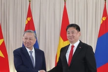 El secretario general del Partido Comunista y presidente de Vietnam, To Lam, y el presidente de Mongolia, Ukhnaagiin Khurelsukh, en Ulan Bator, el 30 de septiembre. (Foto: VNA)