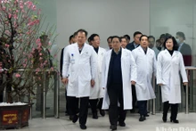 Premier vietnamita visita hospitales de Hanói con motivo del Tet