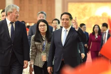 [Foto] Premieres de Vietnam y Kirguistán presencian la firma de documentos de cooperación bilateral