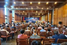 En la conferencia.