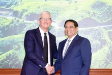 [Foto] Premier vietnamita recibe al director ejecutivo del Grupo Apple