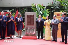 [Foto] Premier vietnamita asiste al acto de colocación de placa conmemorativa en honor al Presidente Ho Chi Minh en Brasil