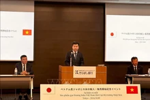 El encargado de negocios de la embajada de Hanói en Tokio, Nguyen Duc Minh, habla en el evento. (Fuente: VNA)