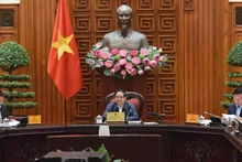 El primer ministro Pham Minh Chinh preside la reunión. (Foto: Tran Hai)