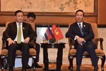 El presidente de Vietnam, Vo Van Thuong(en la derecha), y el primer ministro camboyano, Hun Manet. (Fuente: VNA)