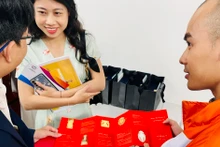Un representante de Chungcheongnamdo expone sobre la antigua dinastía de Baekje.