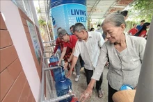 Entregan sistema de filtración de agua a pobres en provincia vietnamita. (Fotografía: VNA)