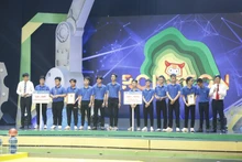 Clausuran Concurso de Creatividad Robótica de Vietnam 2024