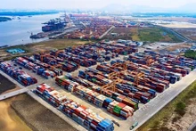 Contenedores de carga en el puerto de Cai Mep - Thi Vai (Foto: VNA)