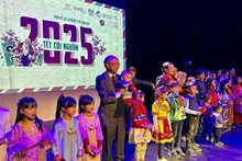 Estudiantes vietnamitas en Francia festejan por Año Nuevo