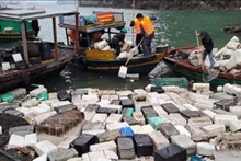 Recogida de residuos en la bahía de Ha Long (Foto: VNA)