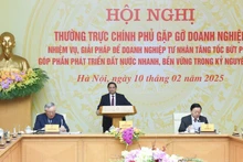 El primer ministro de Vietnam, Pham Minh Chinh, preside la reunión. 