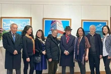 Miembros del Club de Amor por Hanói en Francia en la ceremonia de lanzamiento. Foto: VNA