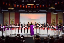 15 años entonando canciones revolucionarias vietnamitas en Francia