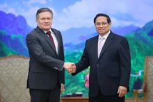 El premier vietnamita Pham Minh Chinh, recibe a director ejecutivo de corporación rusa Rosatom, Alexey Likhachev.