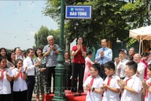 Ceremonia para colocar placa a una calle con el nombre de Dao Tung (Fuente:VNA)