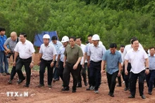Premier vietnamita inspecciona el proyecto de la línea de transmisión de 500kV