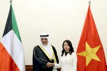 La viceministra de Relaciones Exteriores de Vietnam, Nguyen Minh Hang, y el ministro adjunto de Asuntos Exteriores para Asuntos de Asia, Sameeh Essa Johar Hayat. (Fuente: VNA)