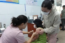 Ciudad Ho Chi Minh implementa la vacunación masiva contra el sarampión para niños de 6 a 10 años en septiembre de 2024. (Foto: VNA)