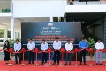 En la ceremonia de inauguración del centro de innovación y emprendimiento (Fuente: VNA)