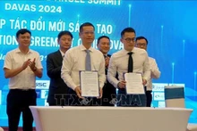 La firma de un acuerdo de cooperación entre el Departamento de Ciencia y Tecnología de la ciudad de Da Nang y KILSA Global para apoyar a los startups. (Fuente: VNA)
