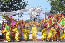 La actuación del grupo León y Dragón dio inicio al Carnaval de Otoño de Hanoi (Fuente: VNA)