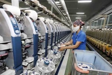 La compañía textil de Hoa Xa, de la Corporación de Confección Textil de Nam Dinh, una de las unidades líderes de la industria en la producción de hilados para los mercados nacionales y de exportación. (Foto: VNA)