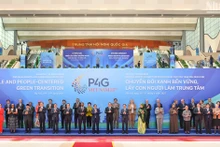 [Foto] Inauguran en Hanói exposición sobre el crecimiento verde 