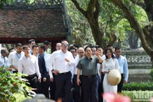  Premieres de Vietnam y Luxemburgo visitan destinos en Hanói